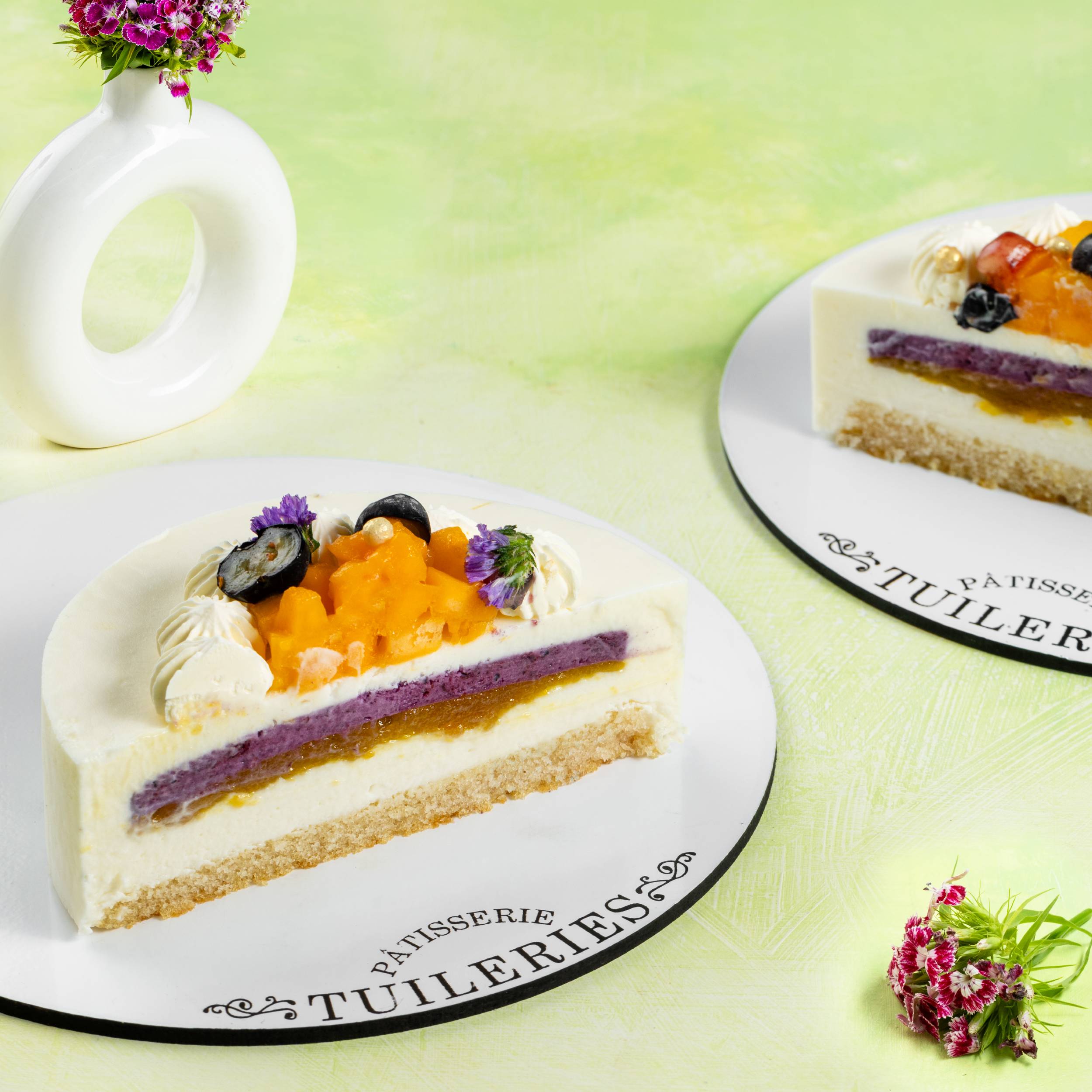 Eggless Berry Mango Indulgence Cake (500 grams)