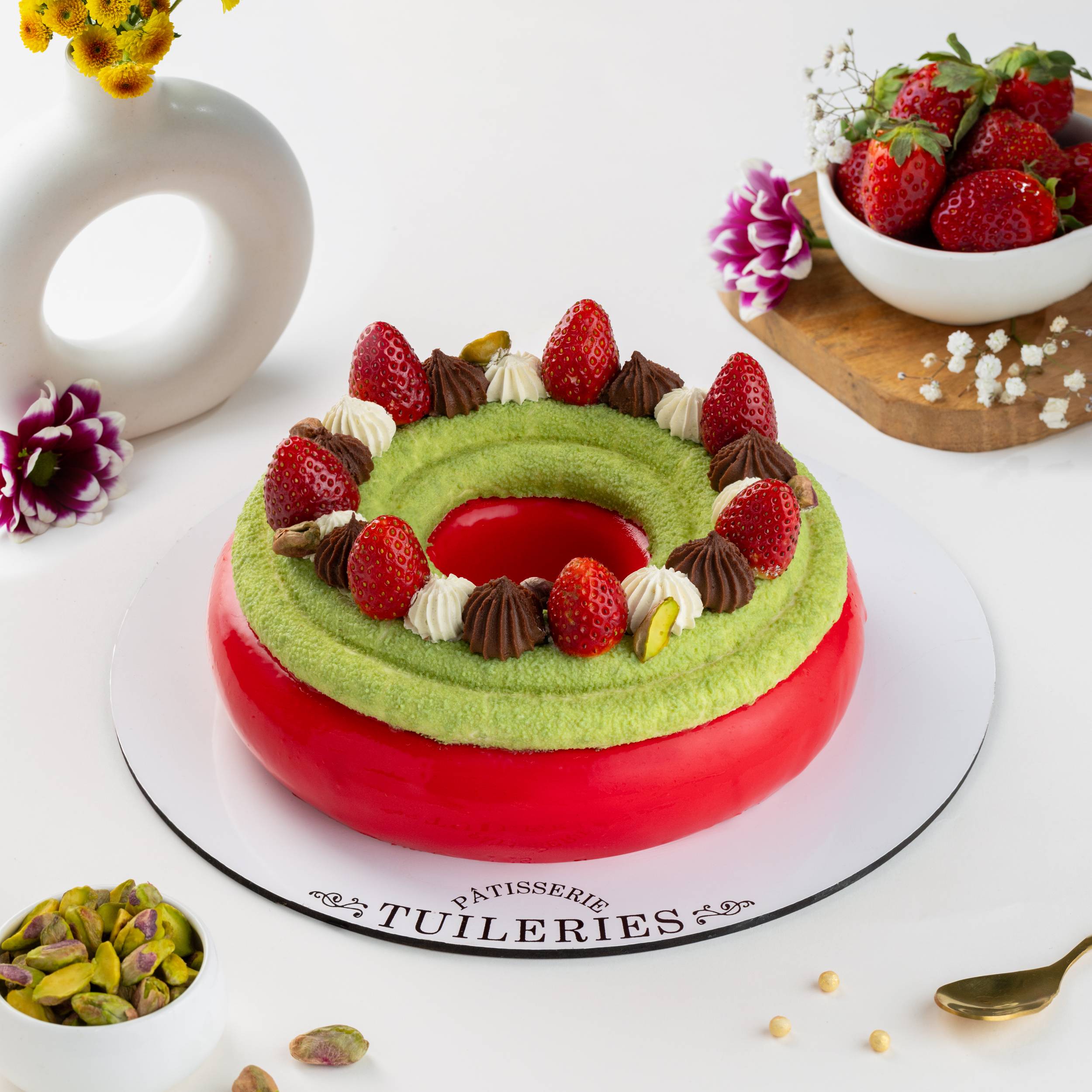 EGGLESS Strawberry Pistachio Noel Entremet