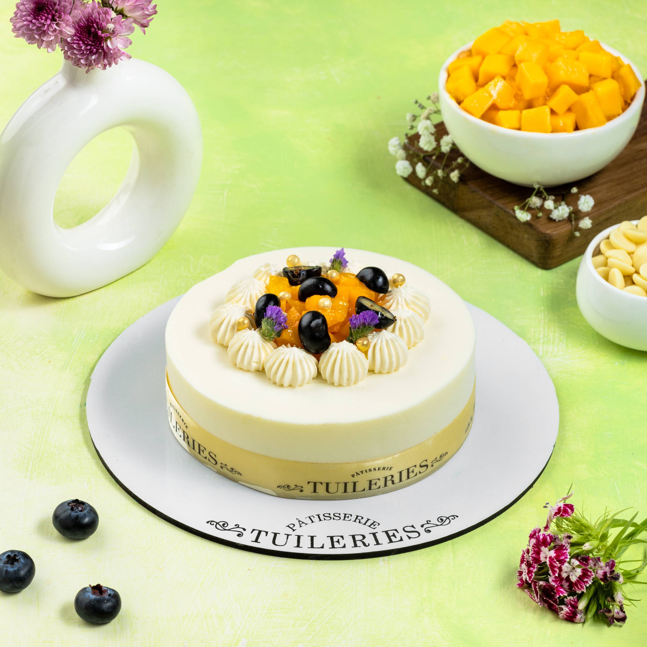 Eggless Berry Mango Indulgence Cake (500 grams)
