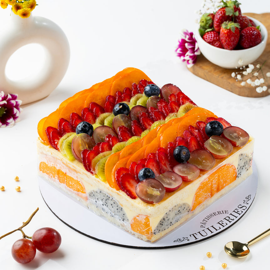 Winter Fresh Fruit Gâteau (850 grams)