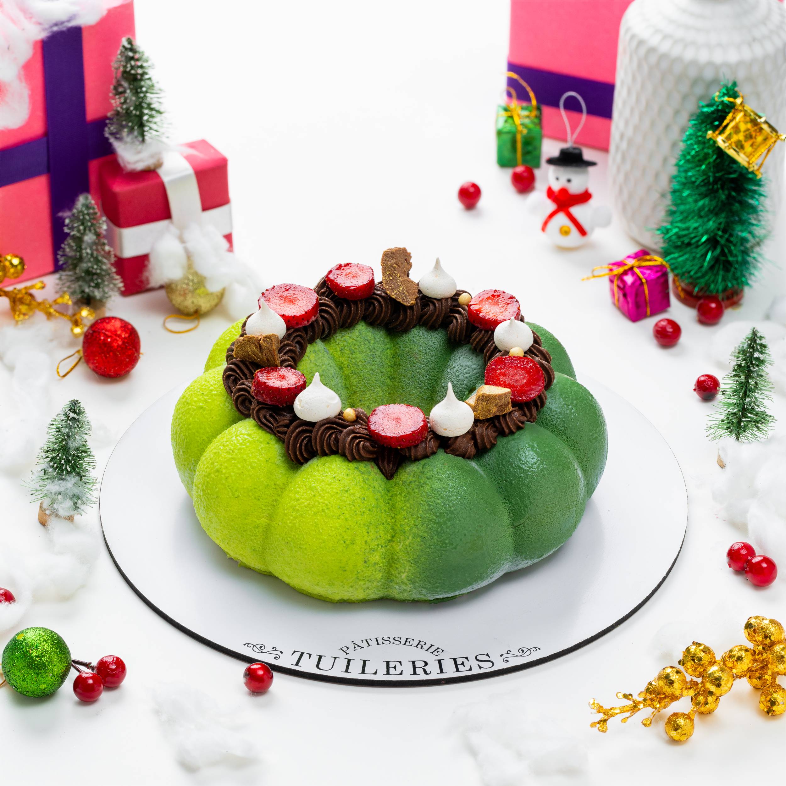 Eggless Chritmas Wreath Entremet (1000-1100 grams)