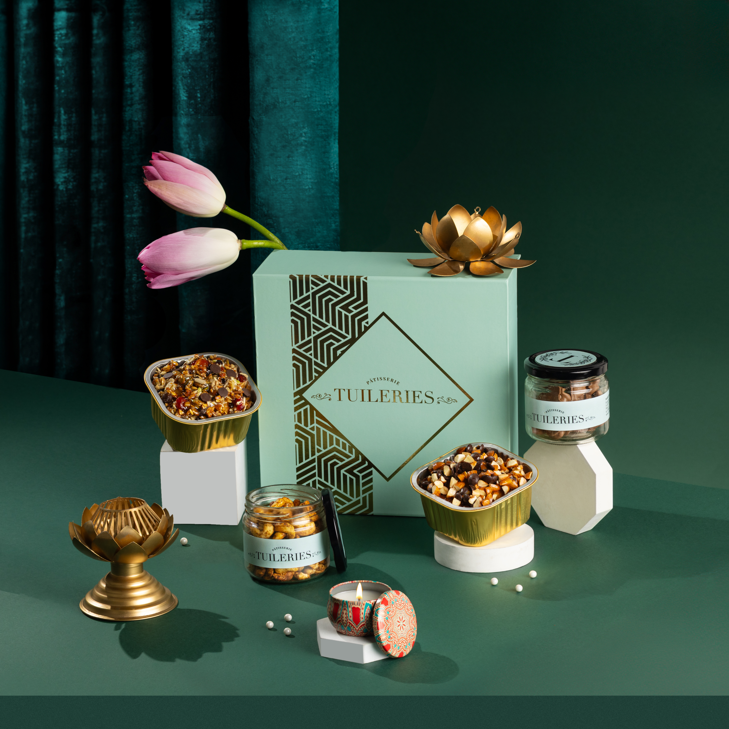 EGGLESS : Tuileries Nutty Indulgence Diwali Hamper (SMALL)