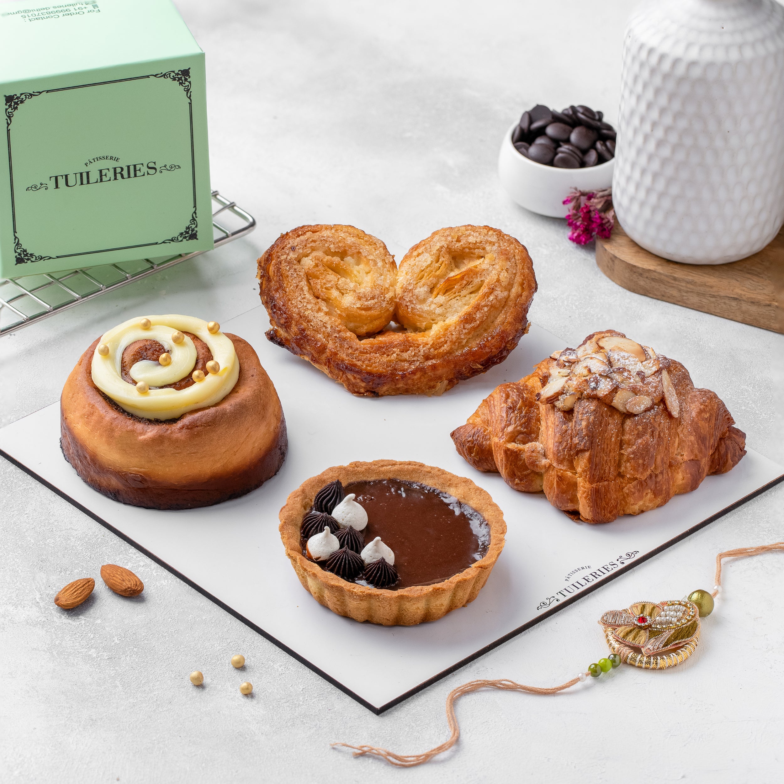 Tuileries Bakery Box