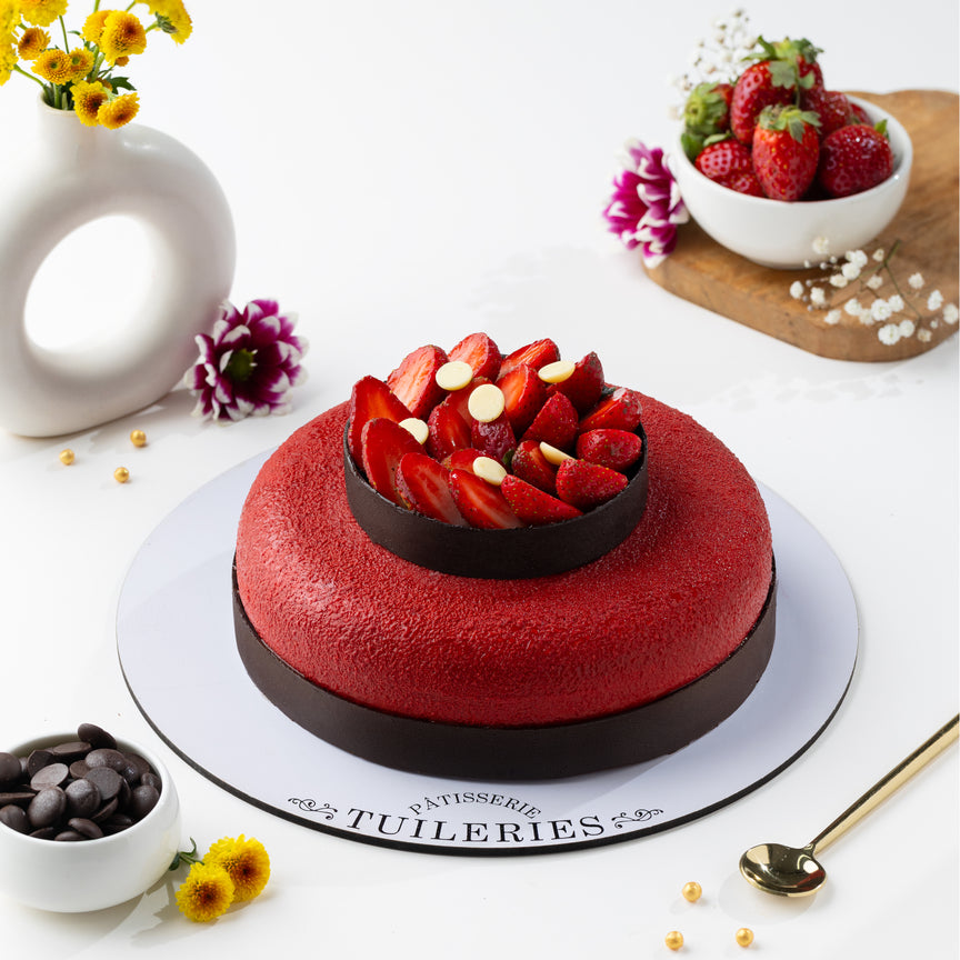 Berry Berry Cake 1000 Grams (Tuileries Winter Black Forest)