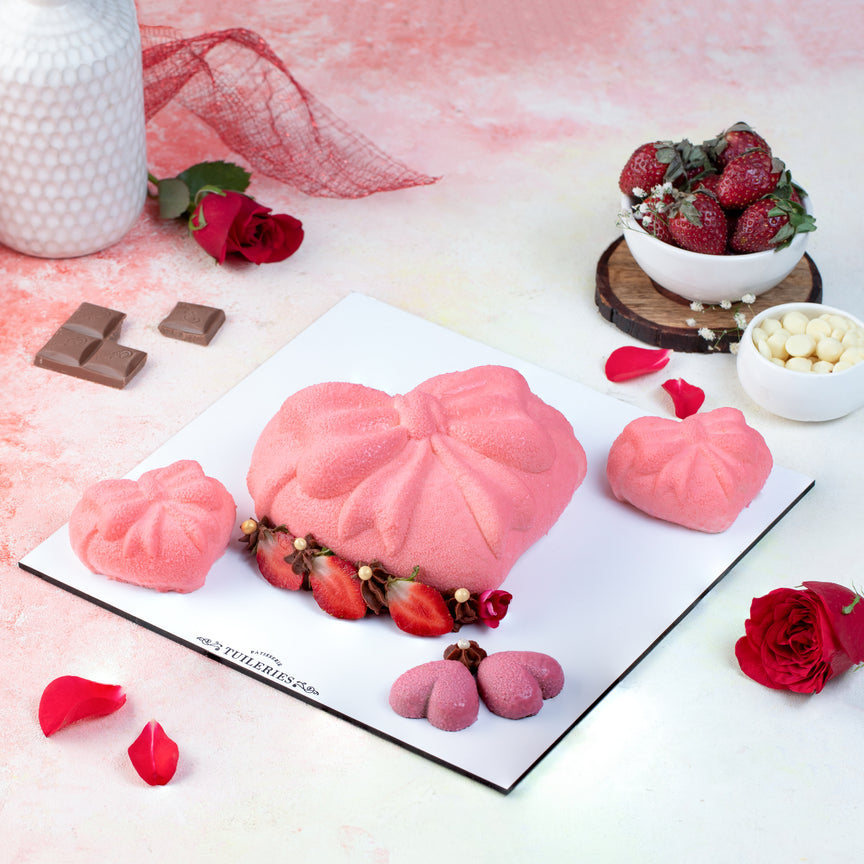 Tuileries Love Platter : Strawberry and Vanilla (1000 Grams)