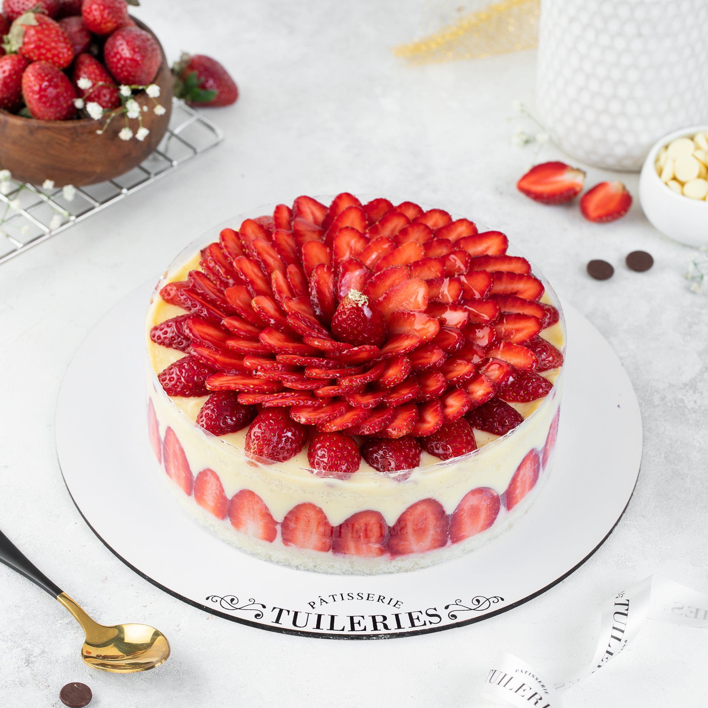 Tuileries Fraisier Gâteau (Fresh Strawberry Cake) (1000-1100 grams)